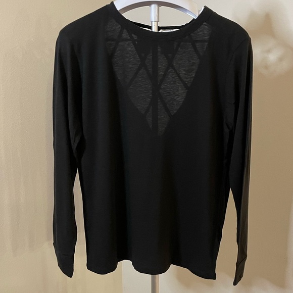 Long sleeve tshirt with  deep V back knotting detailing - Picture 2 of 6